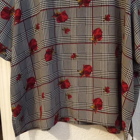 CST Floral Plus Size Blouse - Picture 3 of 7